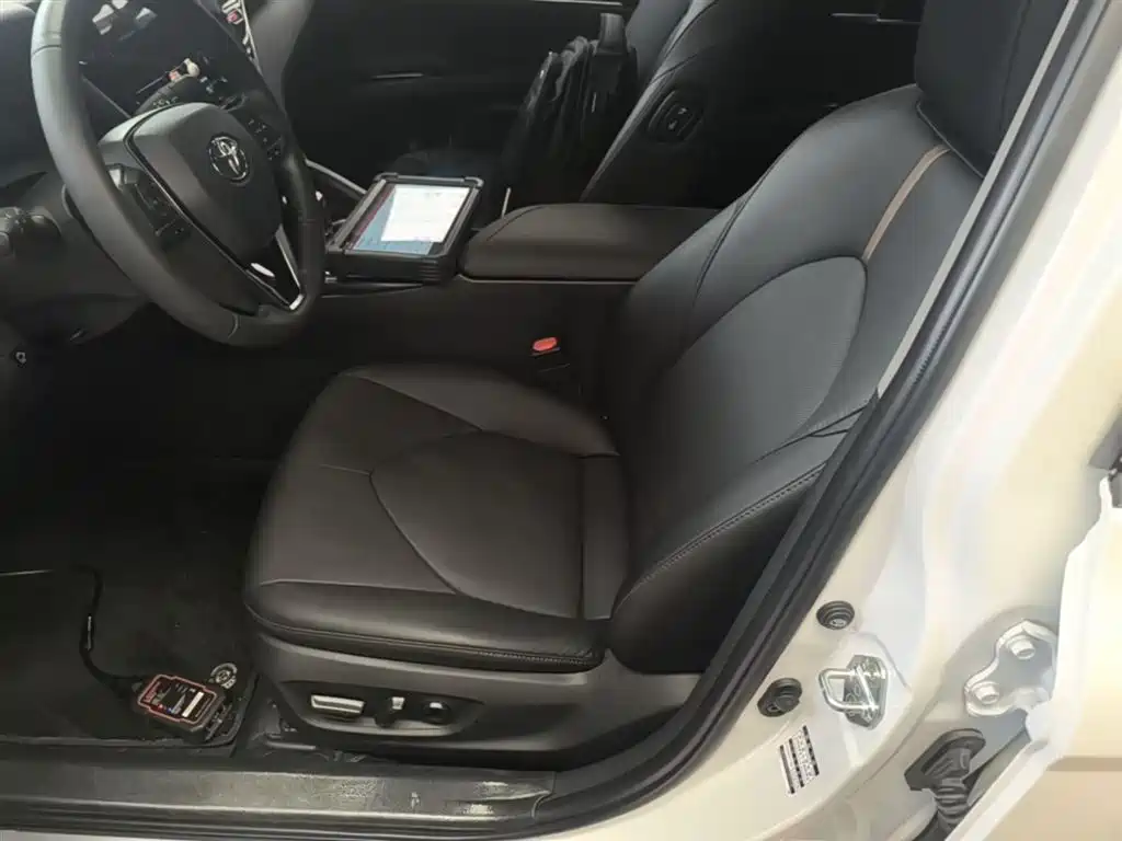 Toyota Camry 2023 — фото 15