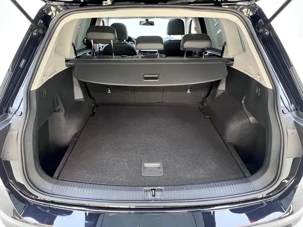 Volkswagen Tiguan L 2023 — фото 2