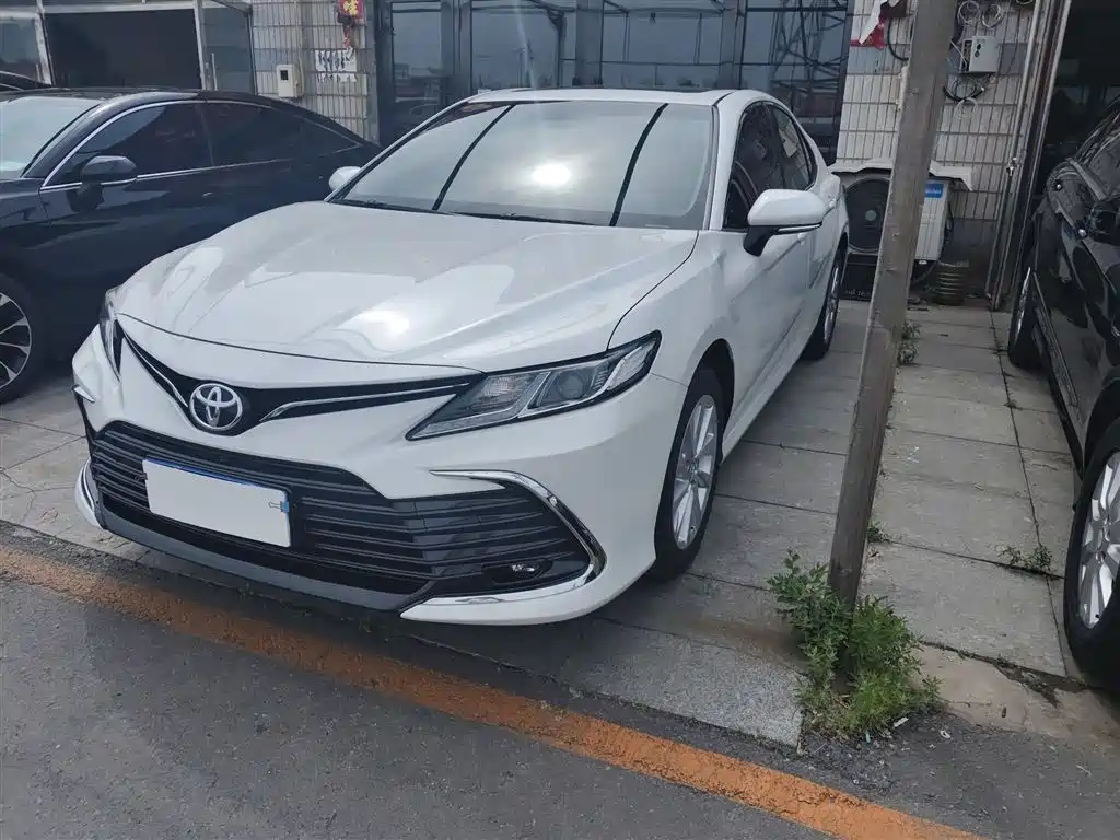 Toyota Camry 2023 — фото 2