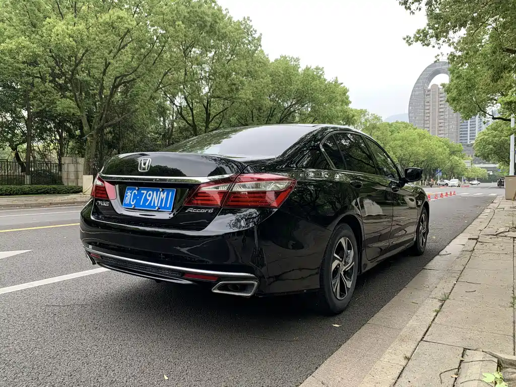 Honda Accord 2018 — фото 16