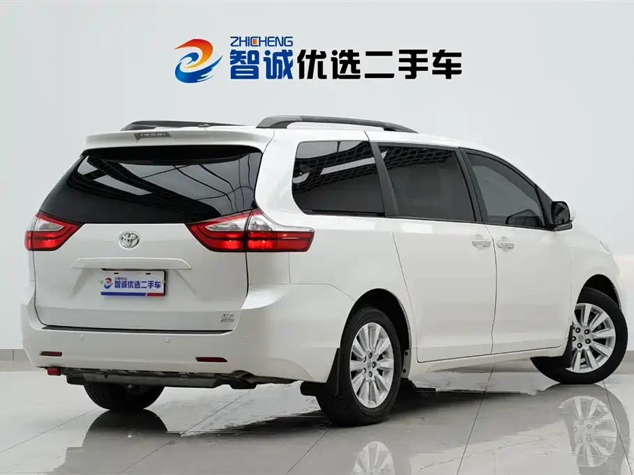 Toyota Sienna 2016 — фото 35