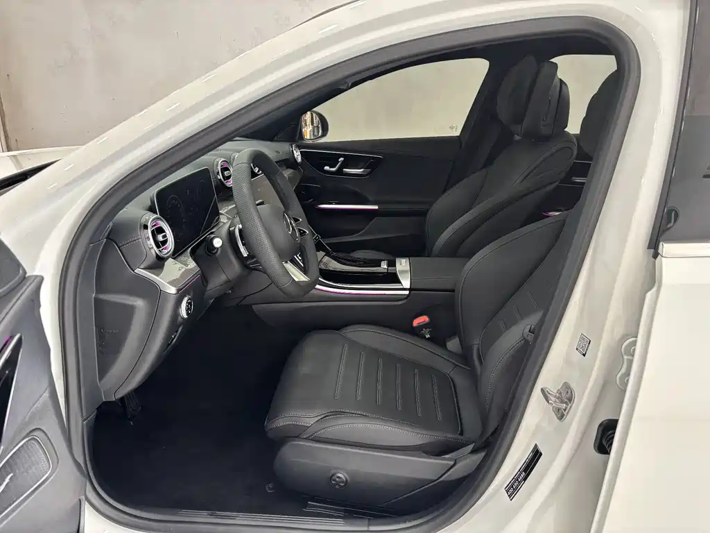Mercedes-Benz C-Class 2025 — фото 14