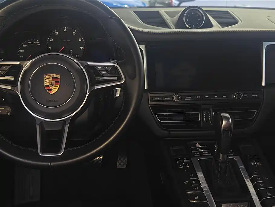 Porsche Macan 2019 — фото 12