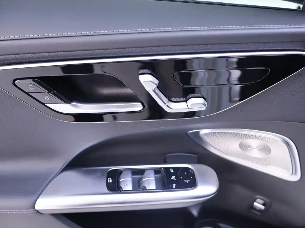 Mercedes-Benz C-Class 2024 — фото 17