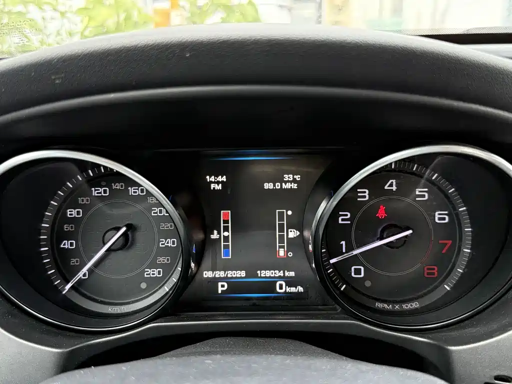 Jaguar XE 2016 — фото 15