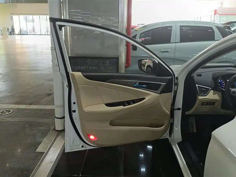 Changan Eado 2016