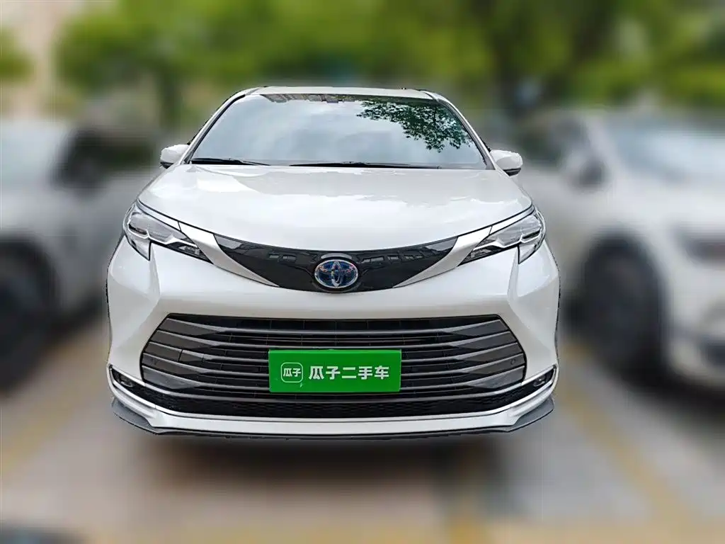 Toyota Sienna 2022 — фото 24