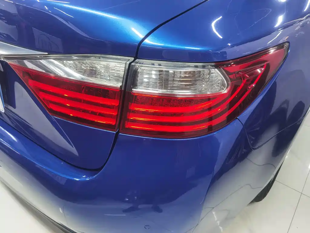 Lexus ES 2014 — фото 19