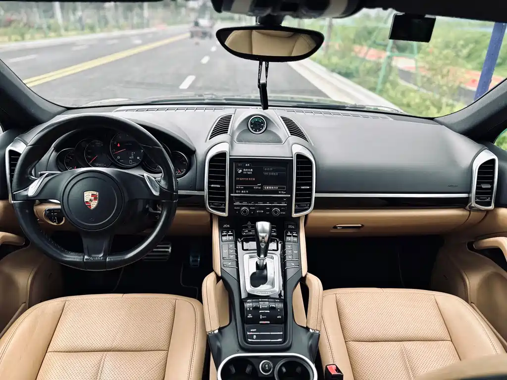 Porsche Cayenne 2014 — фото 16