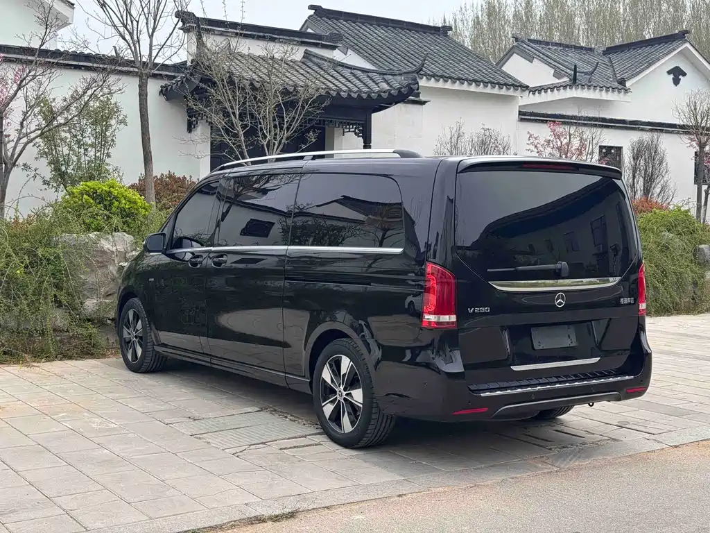 Mercedes-Benz V-Class 2021 — фото 15