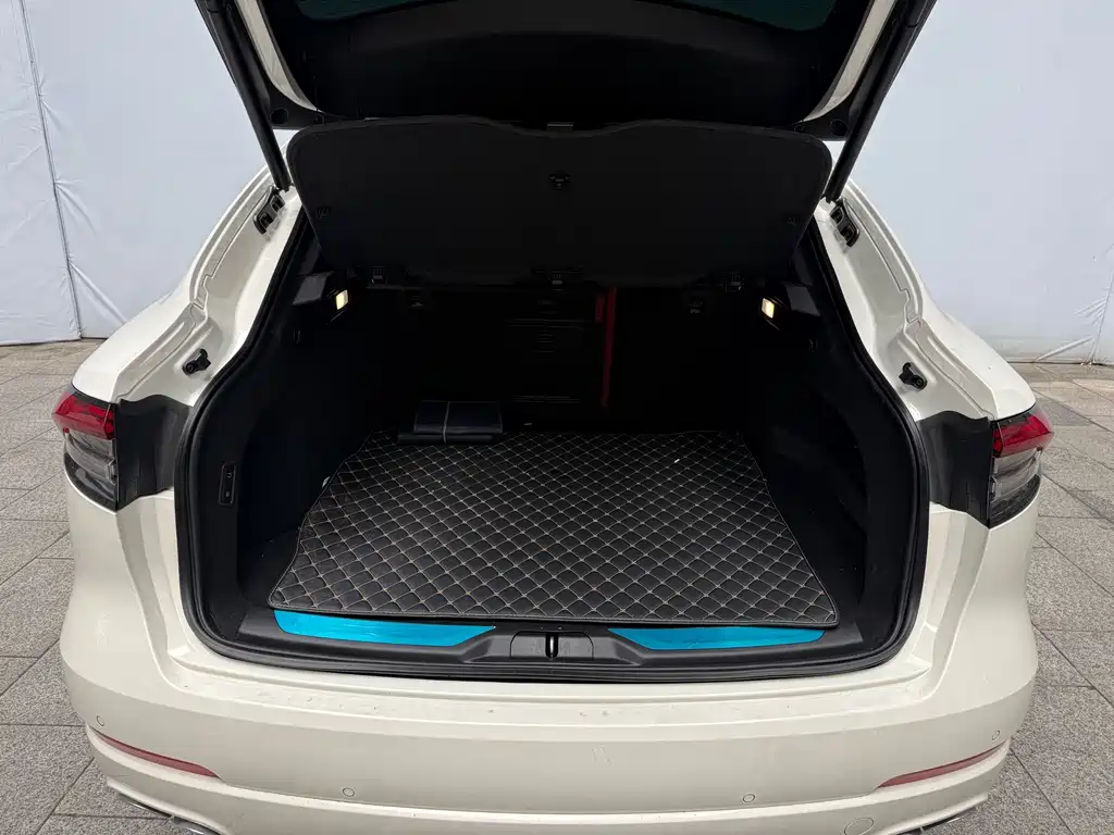 Maserati Levante 2023 — фото 16