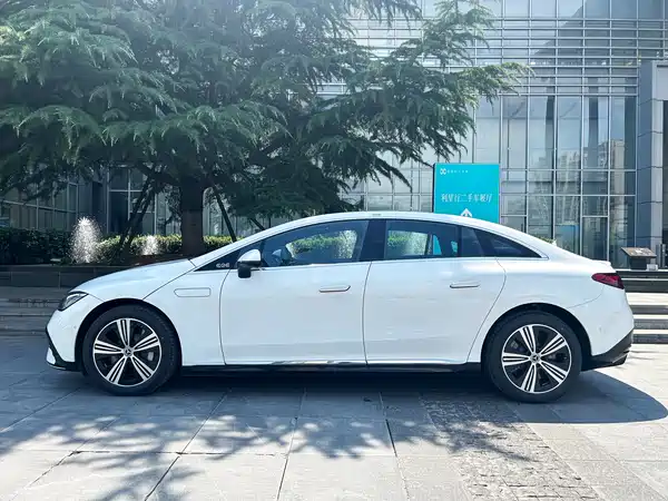 Mercedes-Benz EQE 2025