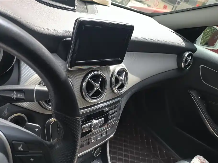 Mercedes-Benz GLA 2015 — фото 13