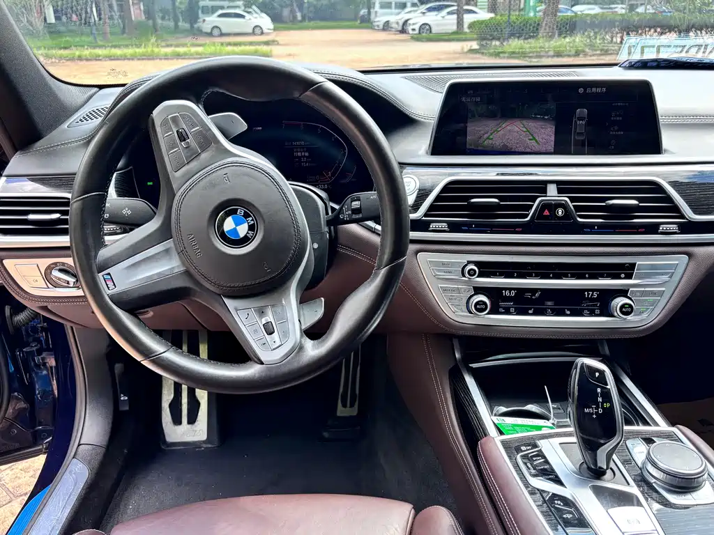 BMW 7 Series 2020 — фото 9