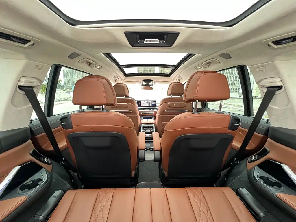 BMW X7 M60i 2025 — фото 8
