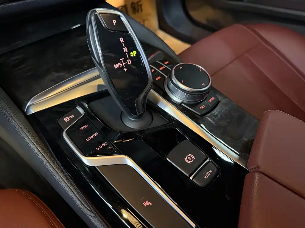 BMW 5 Series 2020 — фото 13