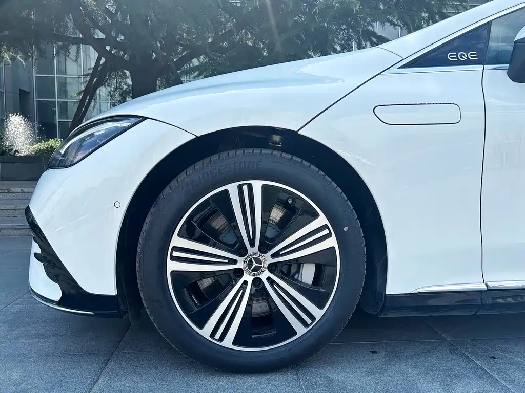 Mercedes-Benz EQE 2025 — фото 10