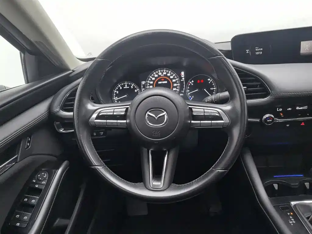 Mazda 3 Axela 2021 — фото 11