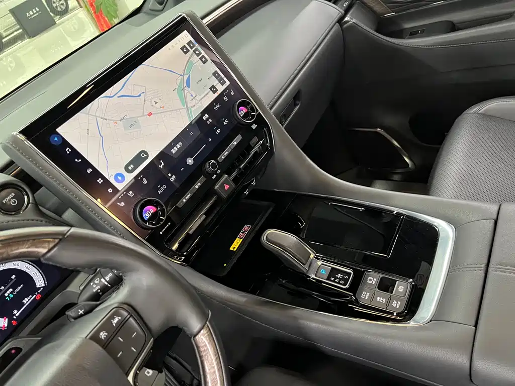 Toyota Vellfire 2023 — фото 25