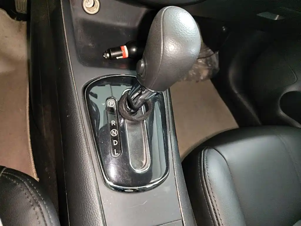 Nissan Tiida 2015 — фото 14