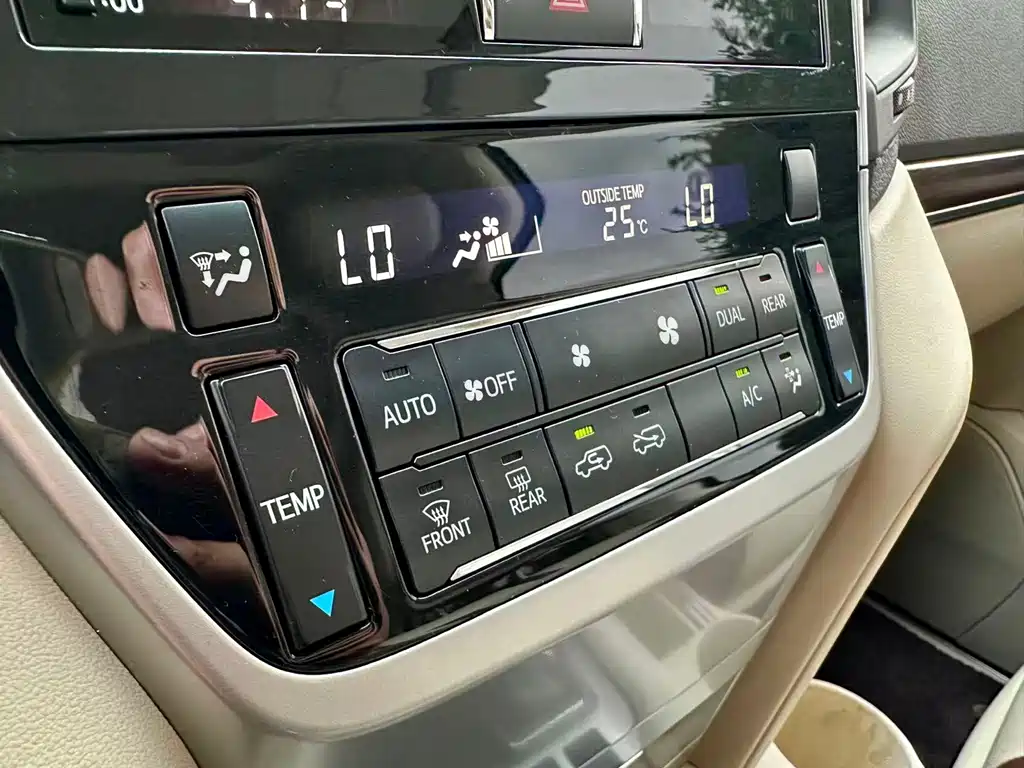 Toyota Land Cruiser 2020 — фото 9