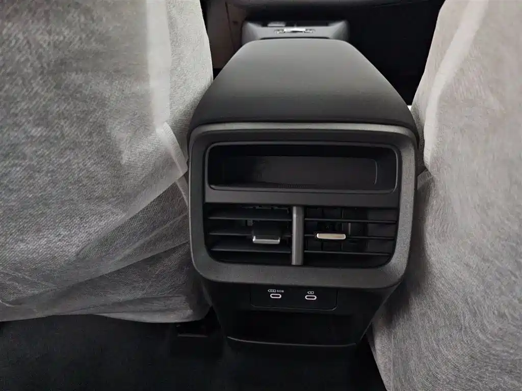 Volvo XC70 PHEV 2026 — фото 12