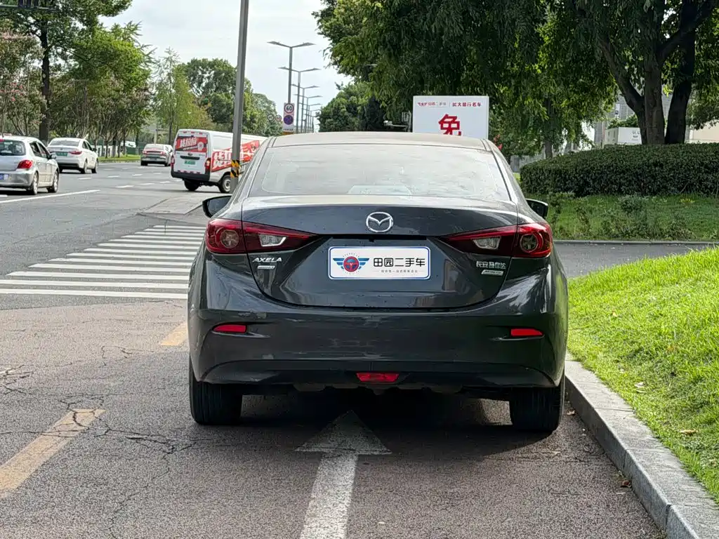 Mazda 3 Axela 2019