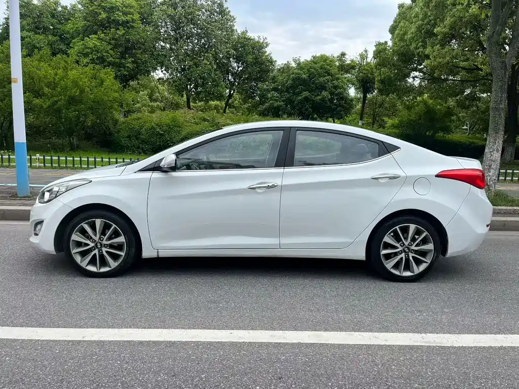 Hyundai Elantra Langdong 2016 — фото 7