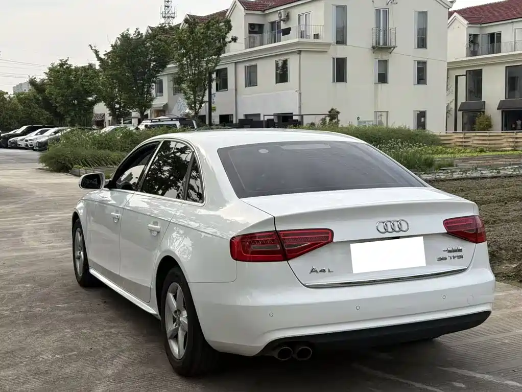 Audi A4L 2015 — фото 13