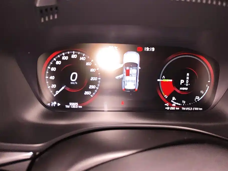 Volvo XC60 PHEV 2020 — фото 14