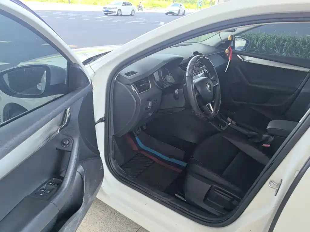 Skoda Octavia 2018 — фото 16