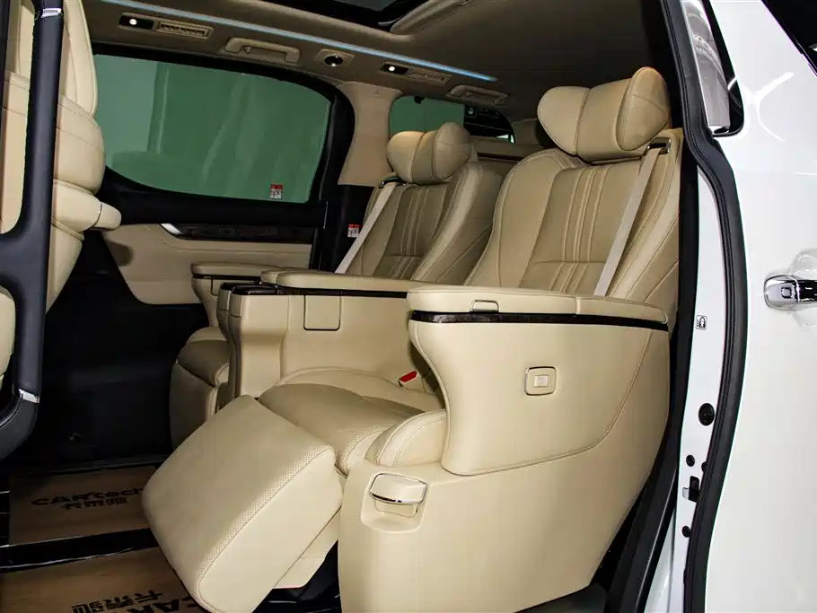 Toyota Alphard 2023 — фото 20