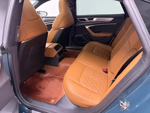 Audi A7L 2022