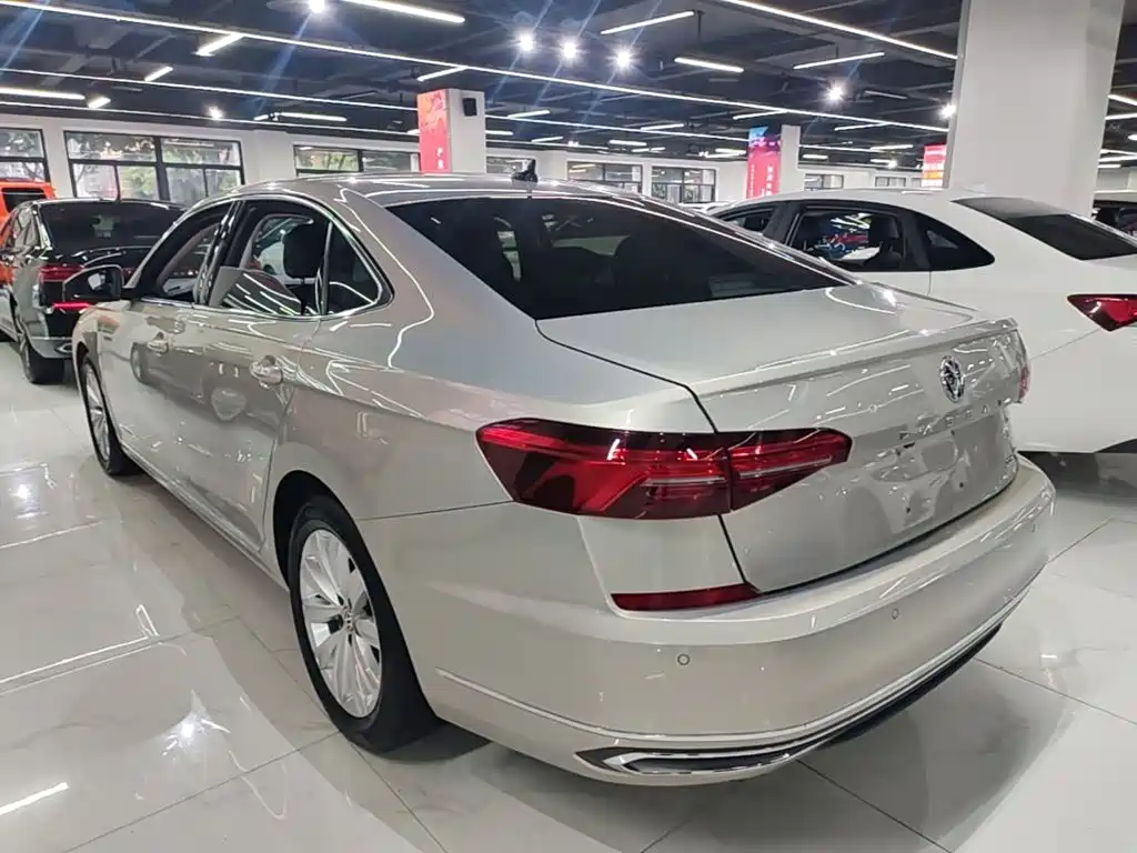 Volkswagen Passat 2020 — фото 23