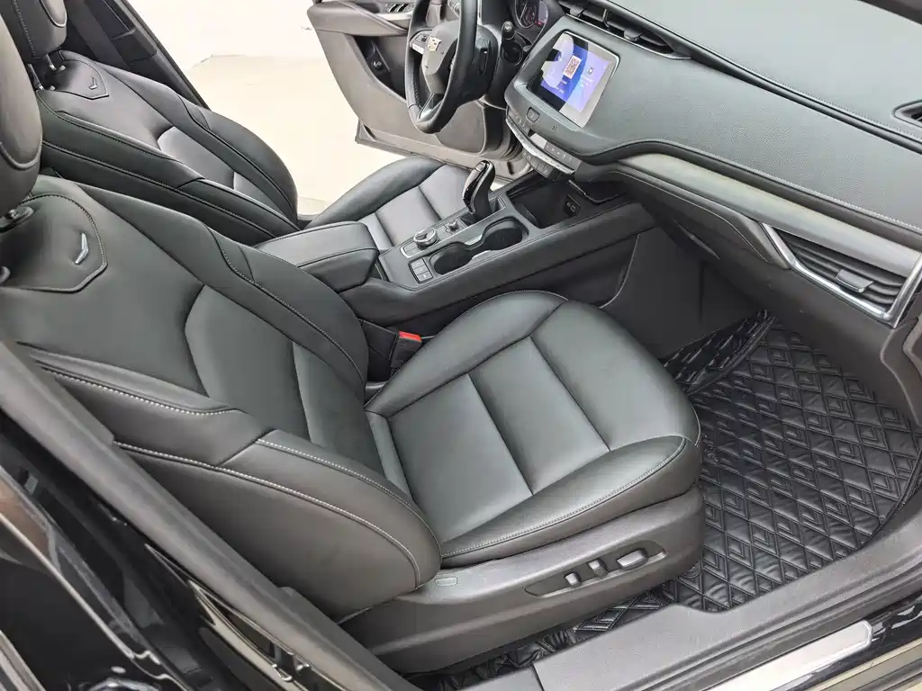 Cadillac XT4 2020 — фото 10