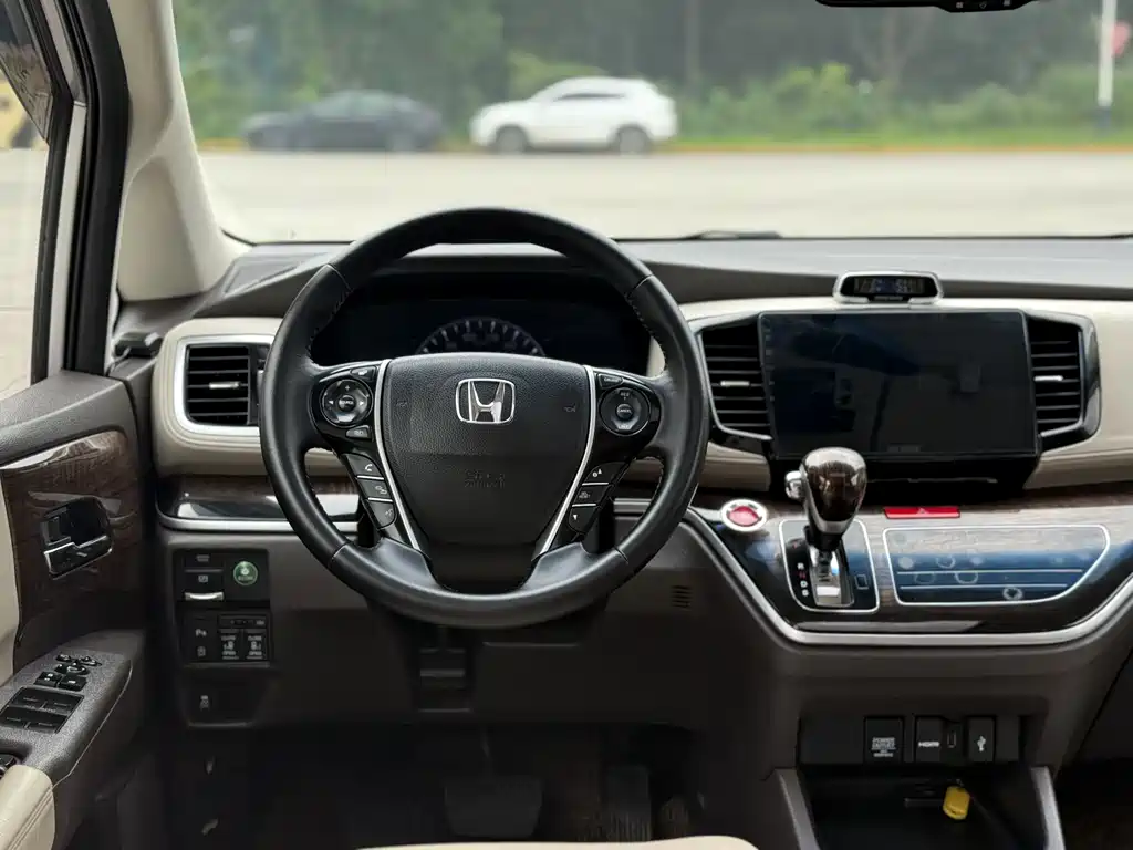 Honda Odyssey 2015 — фото 15
