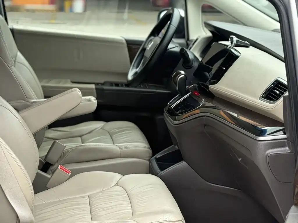 Honda Odyssey 2015 — фото 16