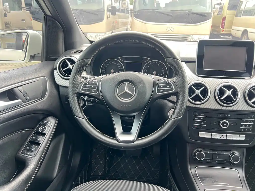 Mercedes-Benz B-Class 2015 — фото 14