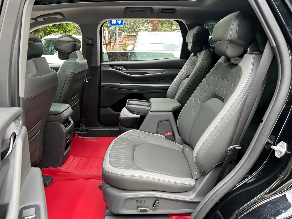 Ford Edge 2023 — фото 10
