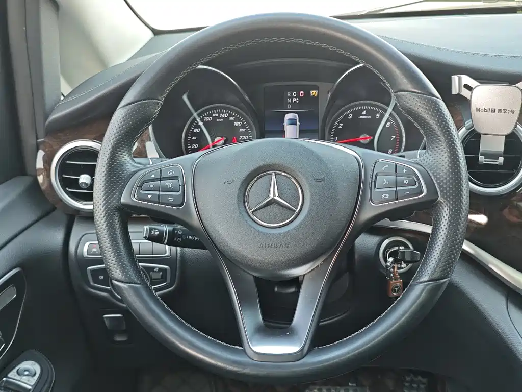 Mercedes-Benz V-Class 2018 — фото 19