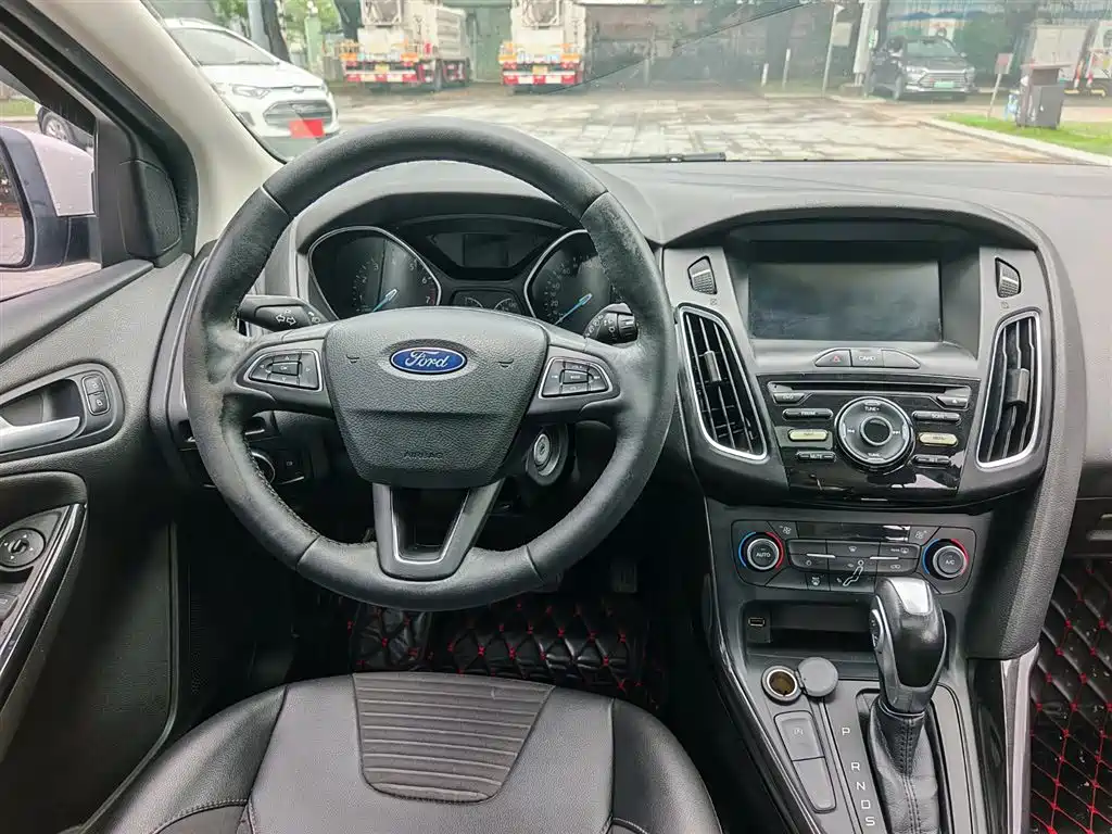 Ford Focus 2019 — фото 10