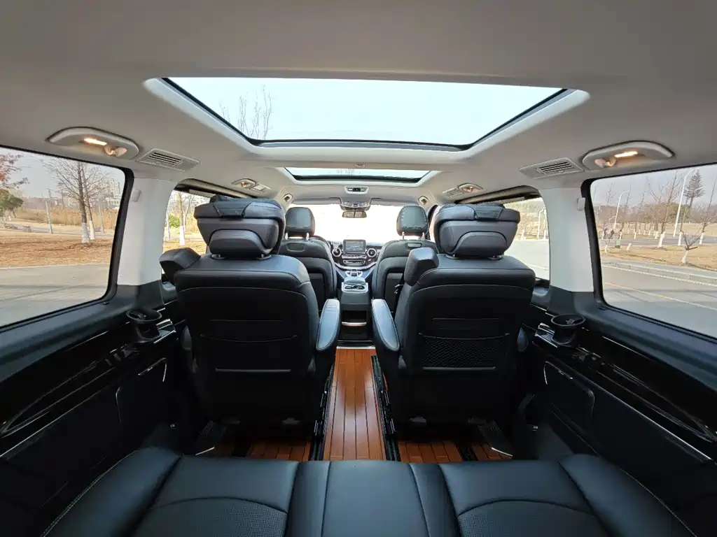 Mercedes-Benz V-Class 2018 — фото 22