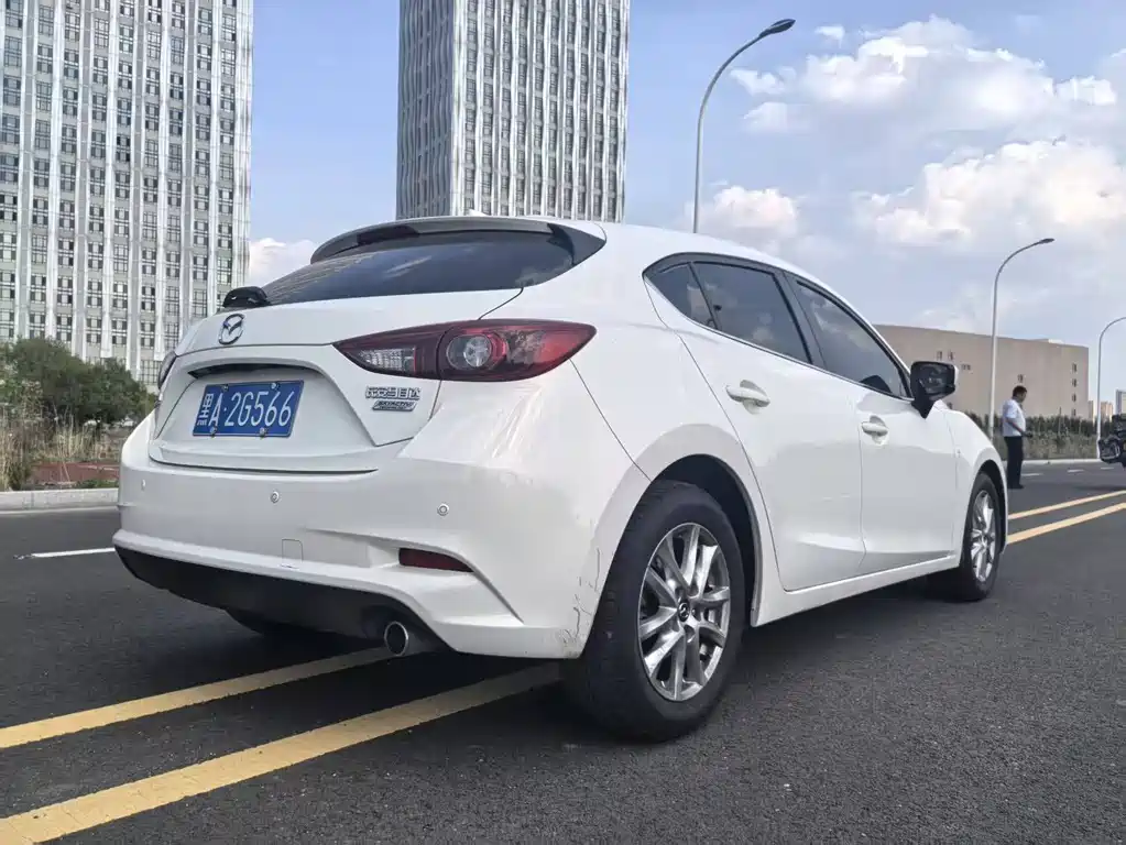 Mazda 3 Axela 2018 — фото 7