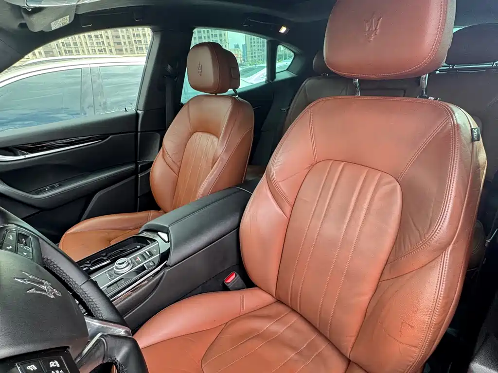 Maserati Levante 2017 — фото 12