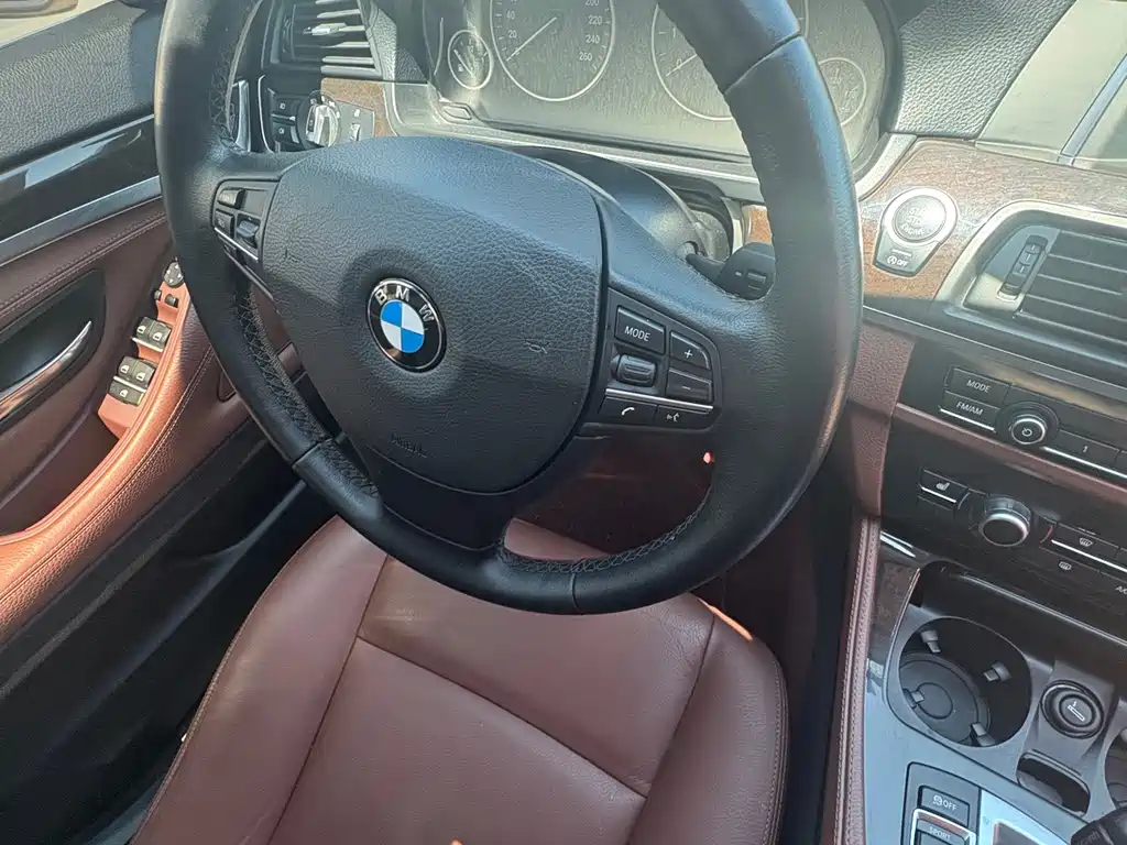 BMW 5 Series 2016 — фото 9