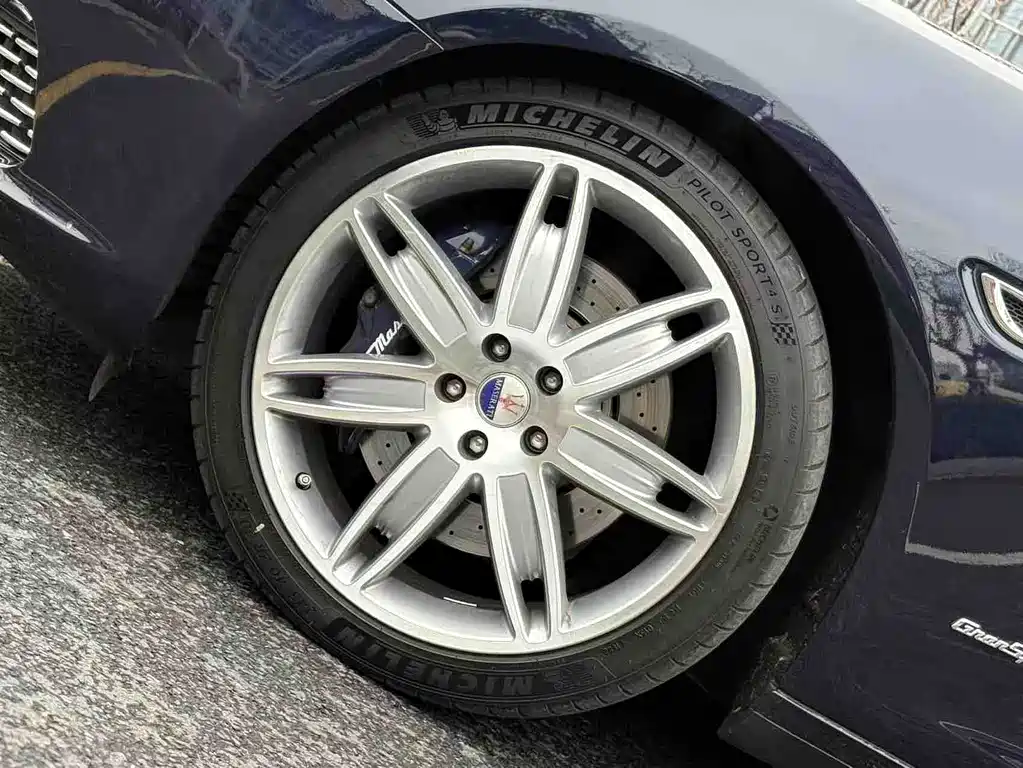 Maserati Quattroporte 2015 — фото 15