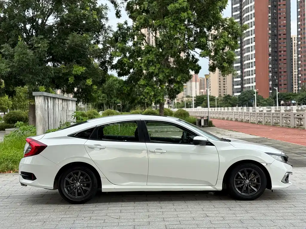 Honda Civic 2019 — фото 13