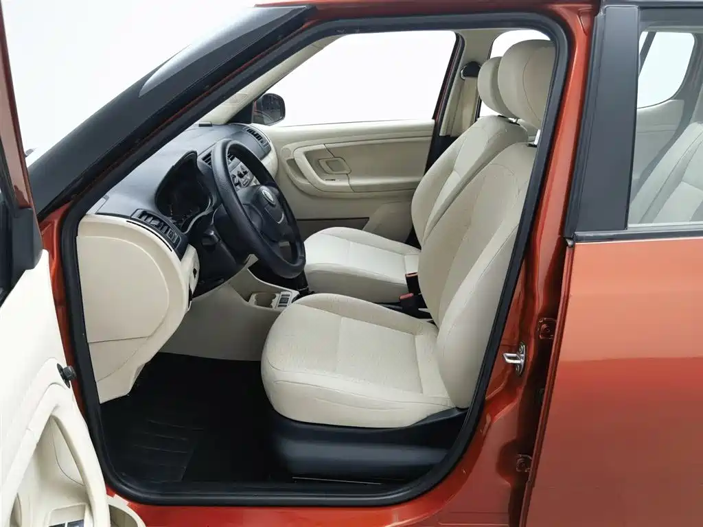Skoda Fabia 2013 — фото 10