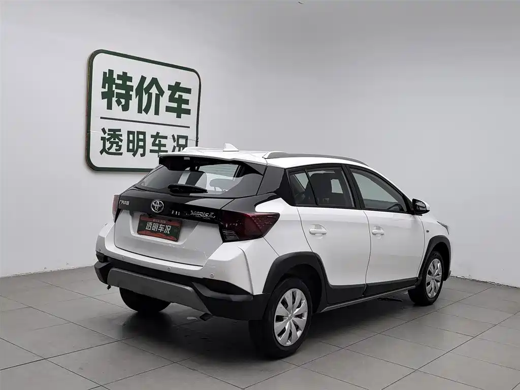 Toyota Yaris L 2023