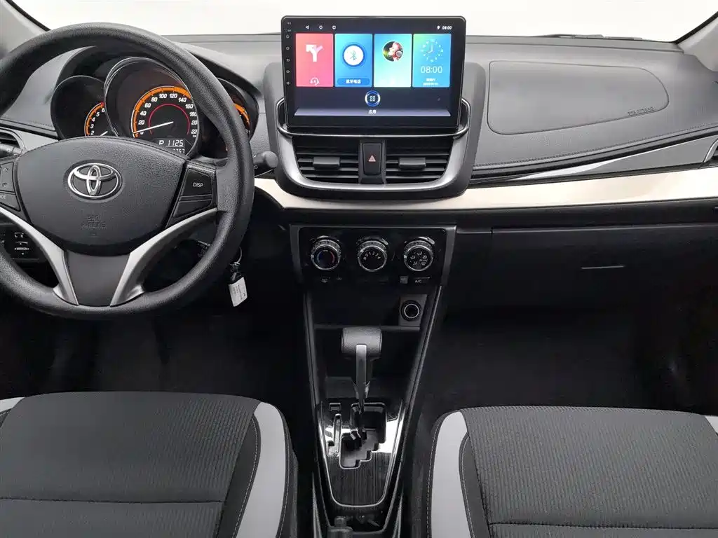 Toyota Yaris L 2023 — фото 12